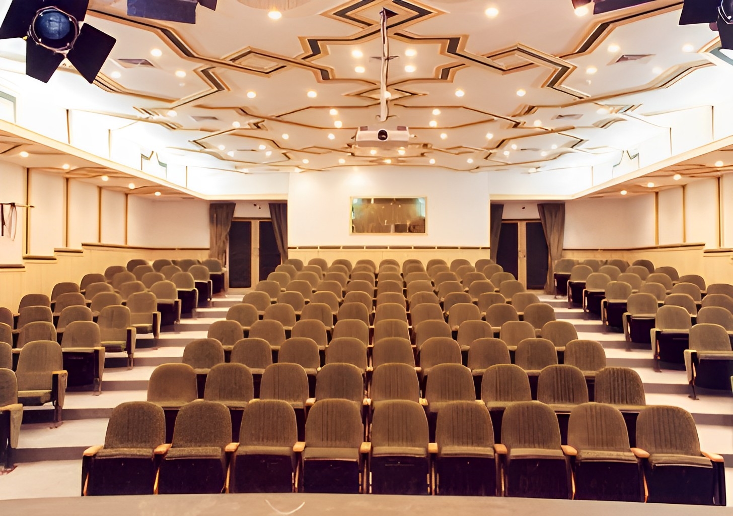 مفید قم new1 - Mofid Conference Hall